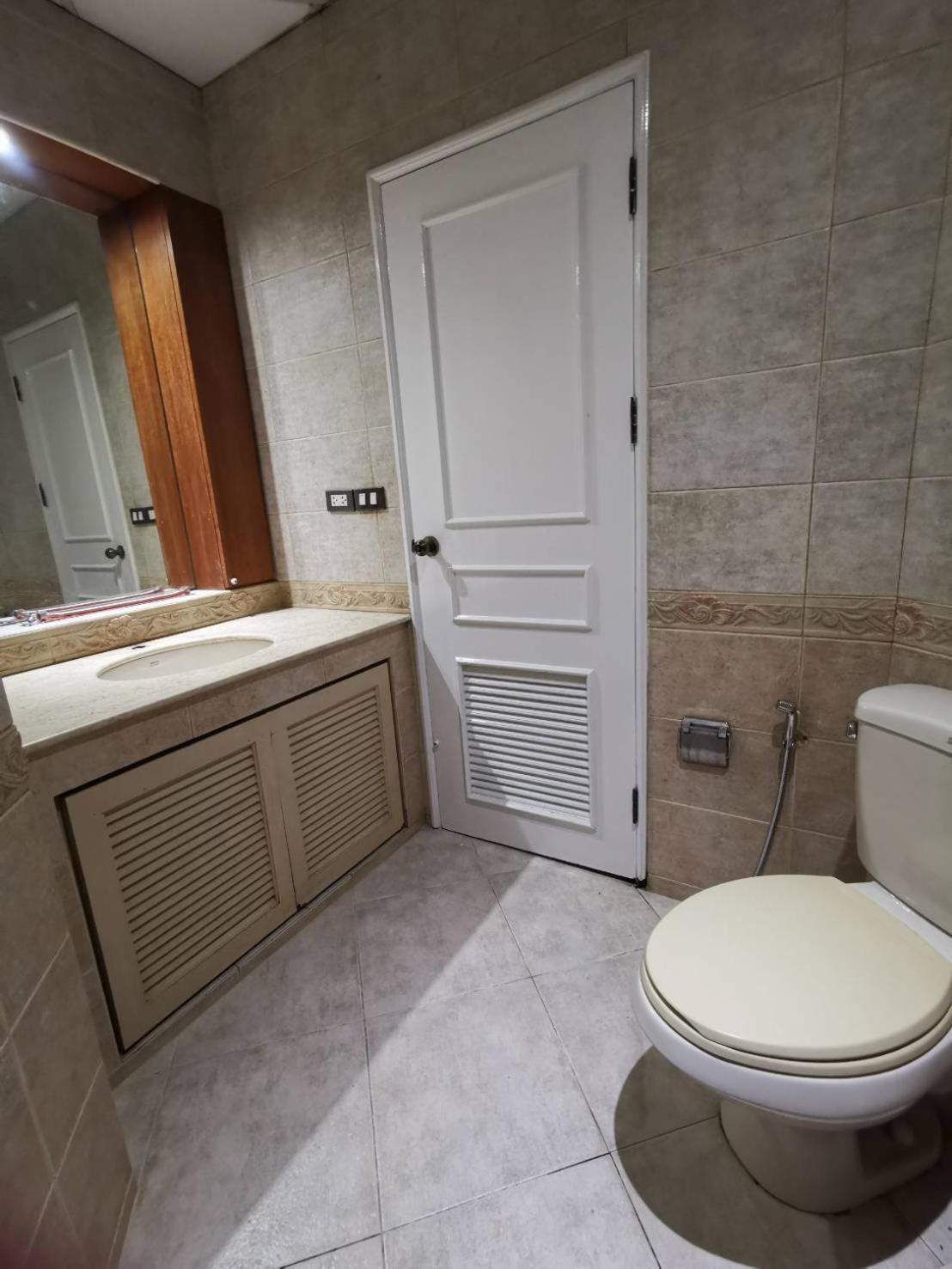 Cozy 1Br Walk To Bts And Airport Rail Link Close To Malls G7 Банкок Екстериор снимка