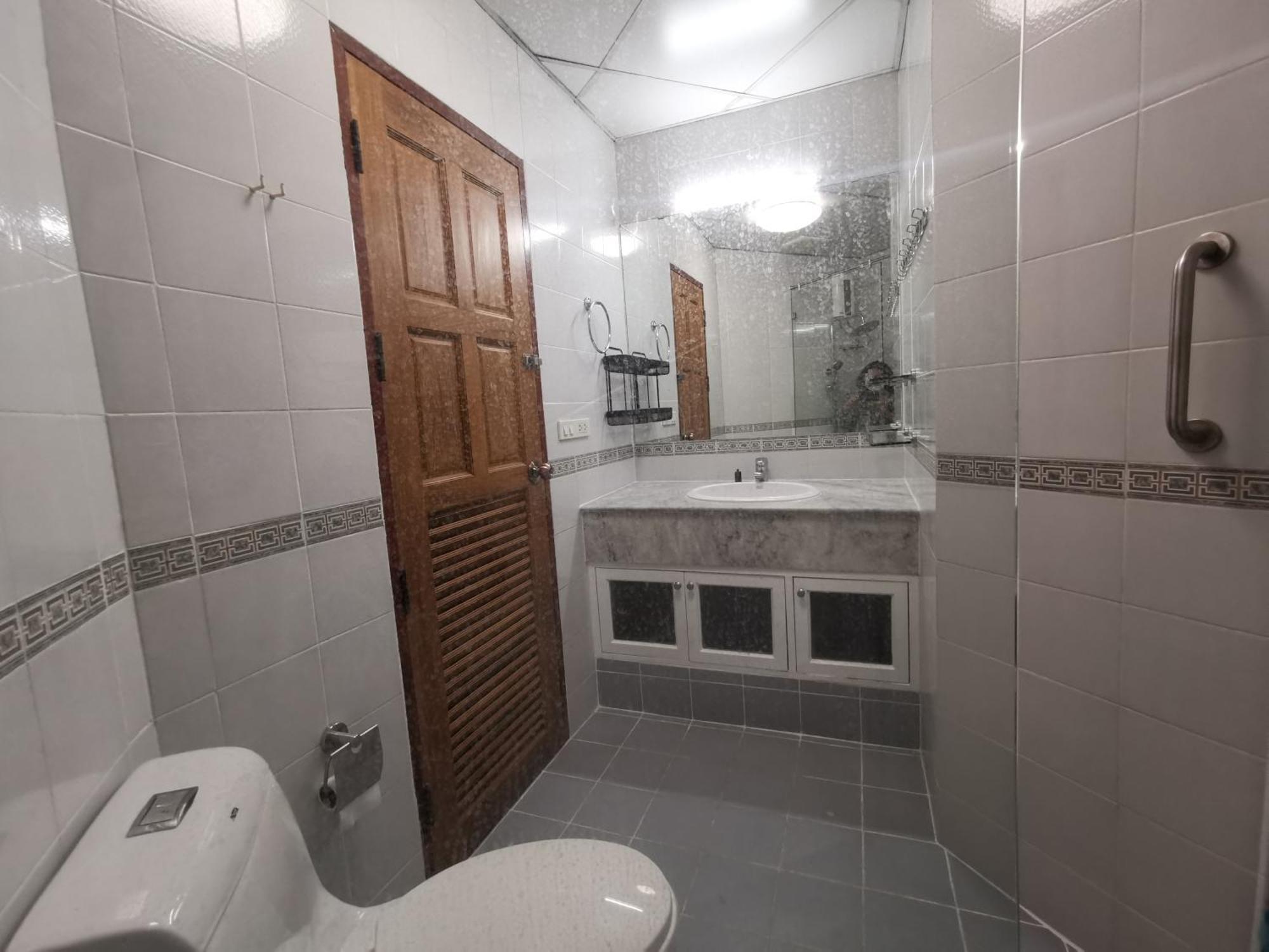 Cozy 1Br Walk To Bts And Airport Rail Link Close To Malls G7 Банкок Екстериор снимка