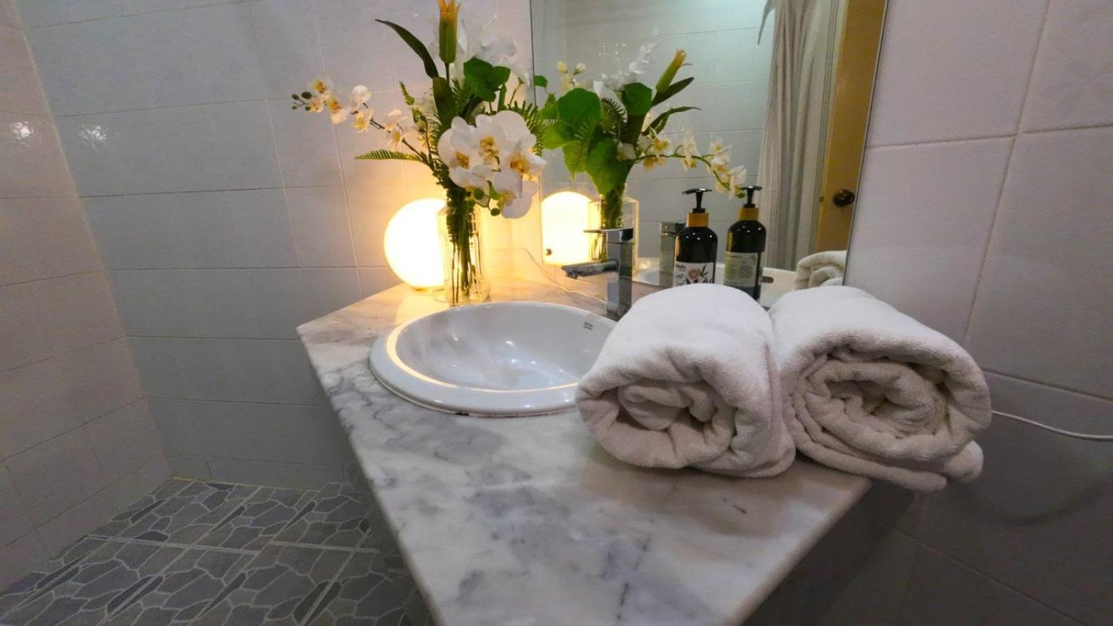 Cozy 1Br Walk To Bts And Airport Rail Link Close To Malls G7 Банкок Екстериор снимка